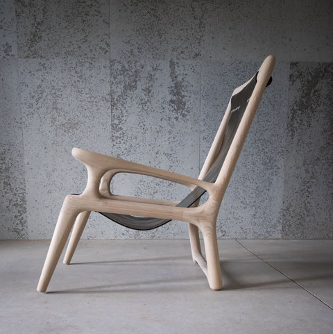 Soft Scandinavian Butterfly Lounge Chair with Tapered Legs