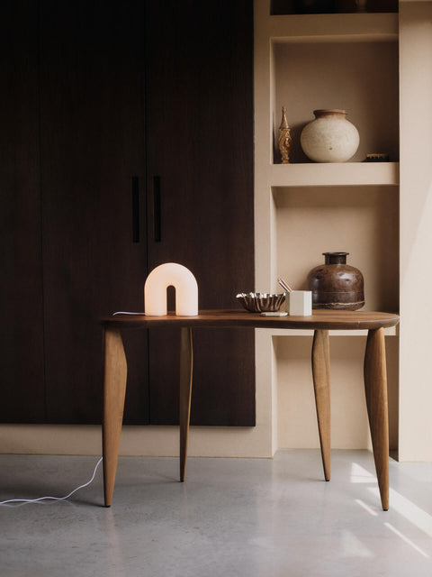 Vuelta Arc Accent Fluted Minimalist Table Lamp