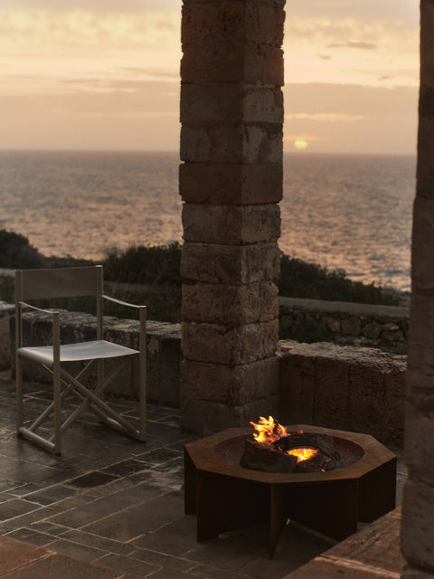 Voya Director's Chair Minimalist Foldable Armchair