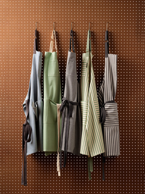 Bib Apron with Adjustable Deep Patch Pockets