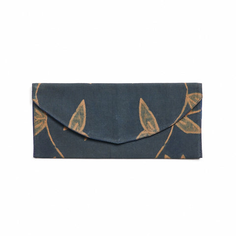 Artful Traditionalist Floral Leaf Snap Flap Pouch