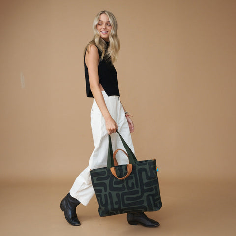 Travel Geometric Zipper Tote