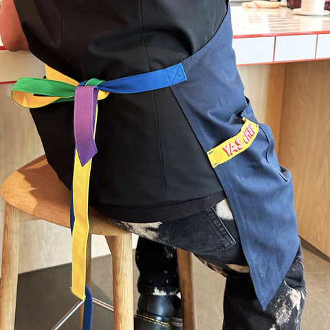 YAS CHEF Embroidered Bib Apron with Adjustable Pockets