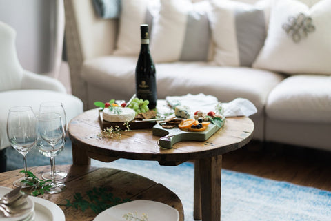 etúHOME Artful Traditionalist Rustic Carving Round Center Table