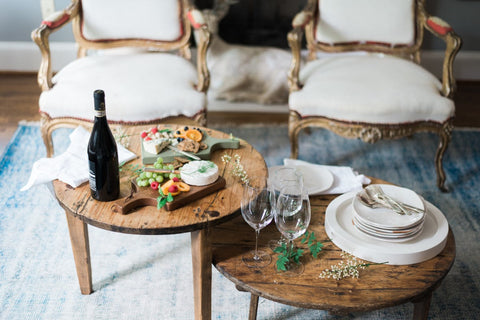 etúHOME Artful Traditionalist Rustic Carving Round Center Table