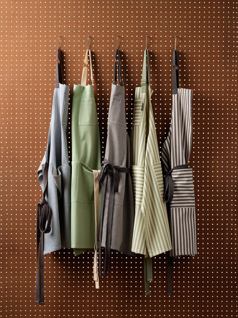 Bib Stripe Apron with Adjustable Deep Pockets