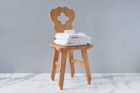 Artful Traditionalist Rustic Keyhole Back Pine Accent Chair