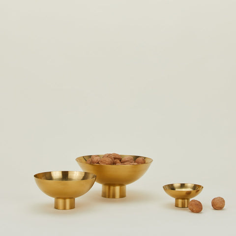 ESSENTIAL FOOTED BOWL - BRASS