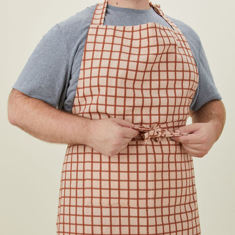 ESSENTIAL YARN DYED CHECK APRON