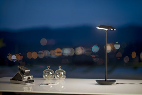 Royyo Minimalist Desk Lamp with USB Port in Matte Black