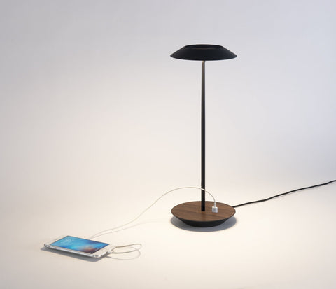 Royyo Minimalist Desk Lamp with USB Port in Matte Black
