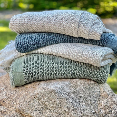 Rumor Minimalist Solid Linen Throw