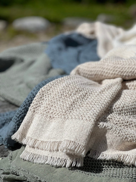 Rumor Minimalist Solid Linen Throw