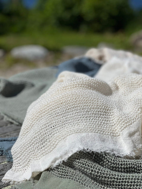 Rumor Minimalist Solid Linen Throw