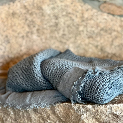 Rumor Minimalist Solid Linen Throw