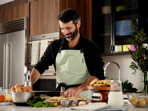 Bib Apron with Adjustable Deep Patch Pockets