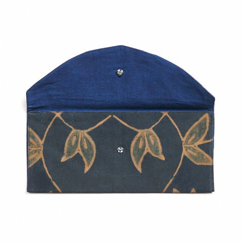 Artful Traditionalist Floral Leaf Snap Flap Pouch