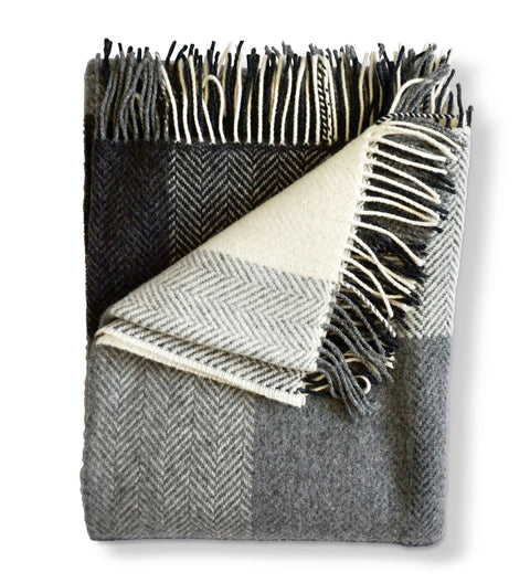 Herringbone Woven Cashmere Throw with Fringe for Contemporary Spaces