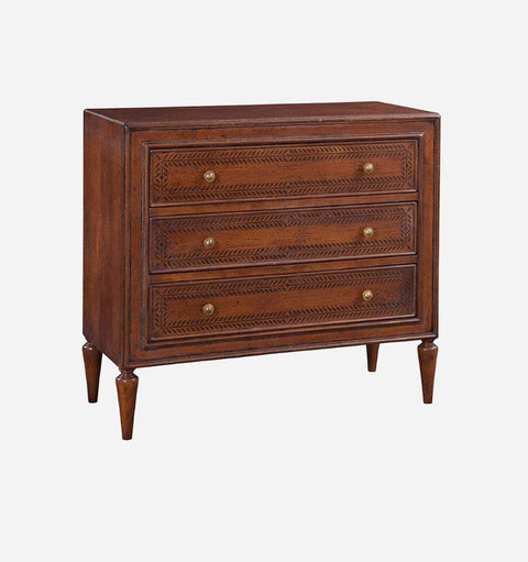 Space Saving Traditional Accent Chest with Knob