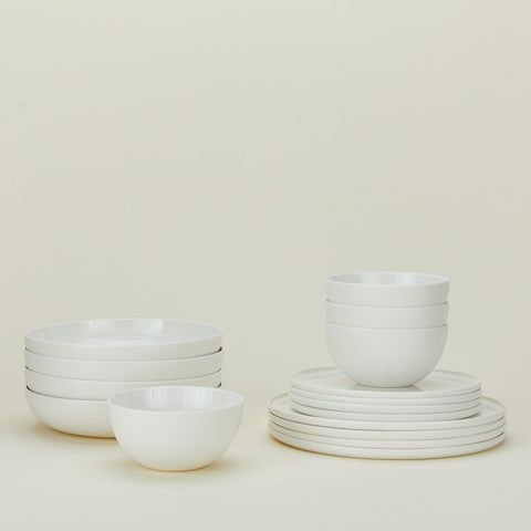 SIMPLE PORCELAIN DINNERWARE - 16 PC SET